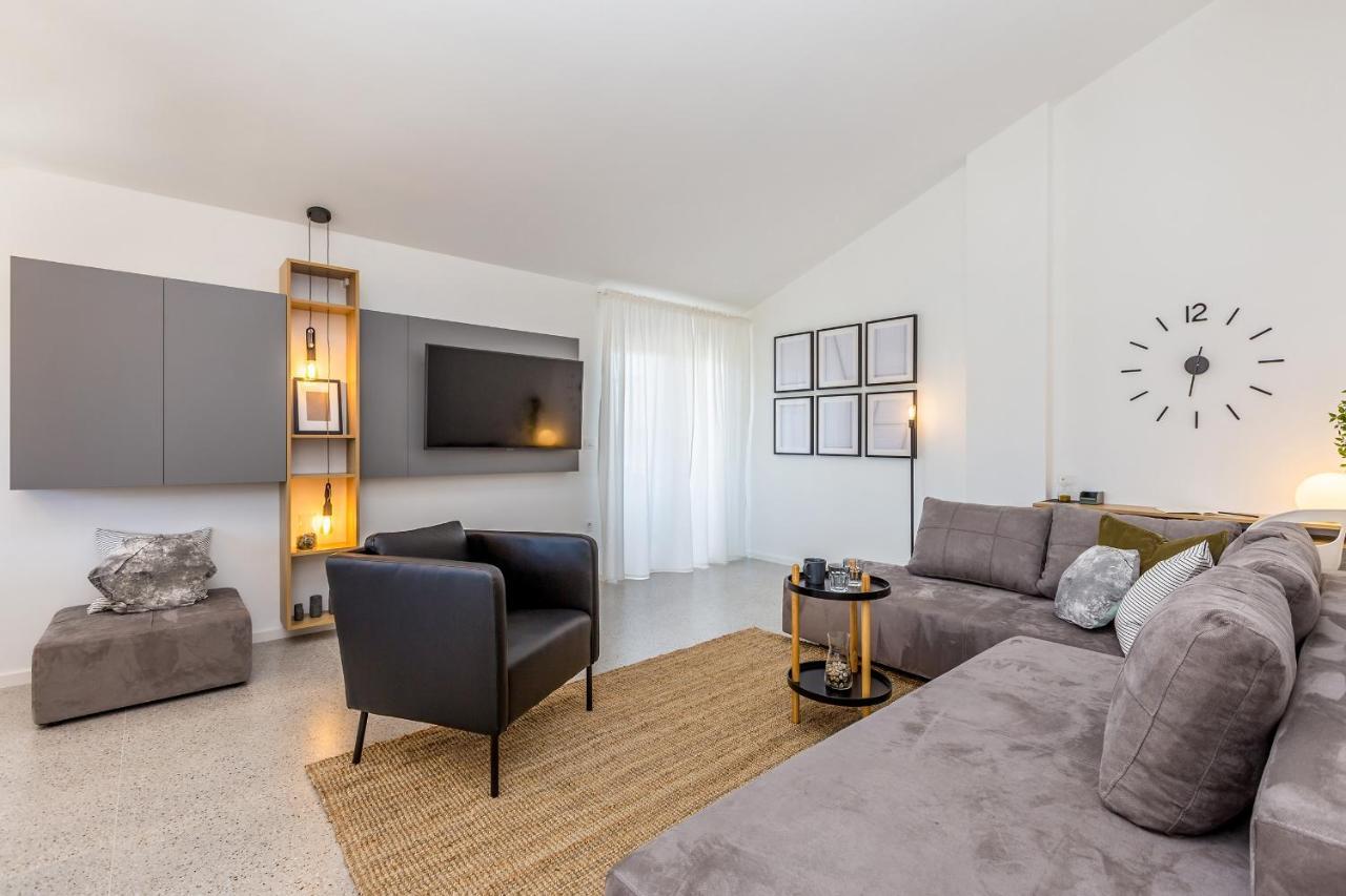 Apartment Laurus Salatić Exteriör bild