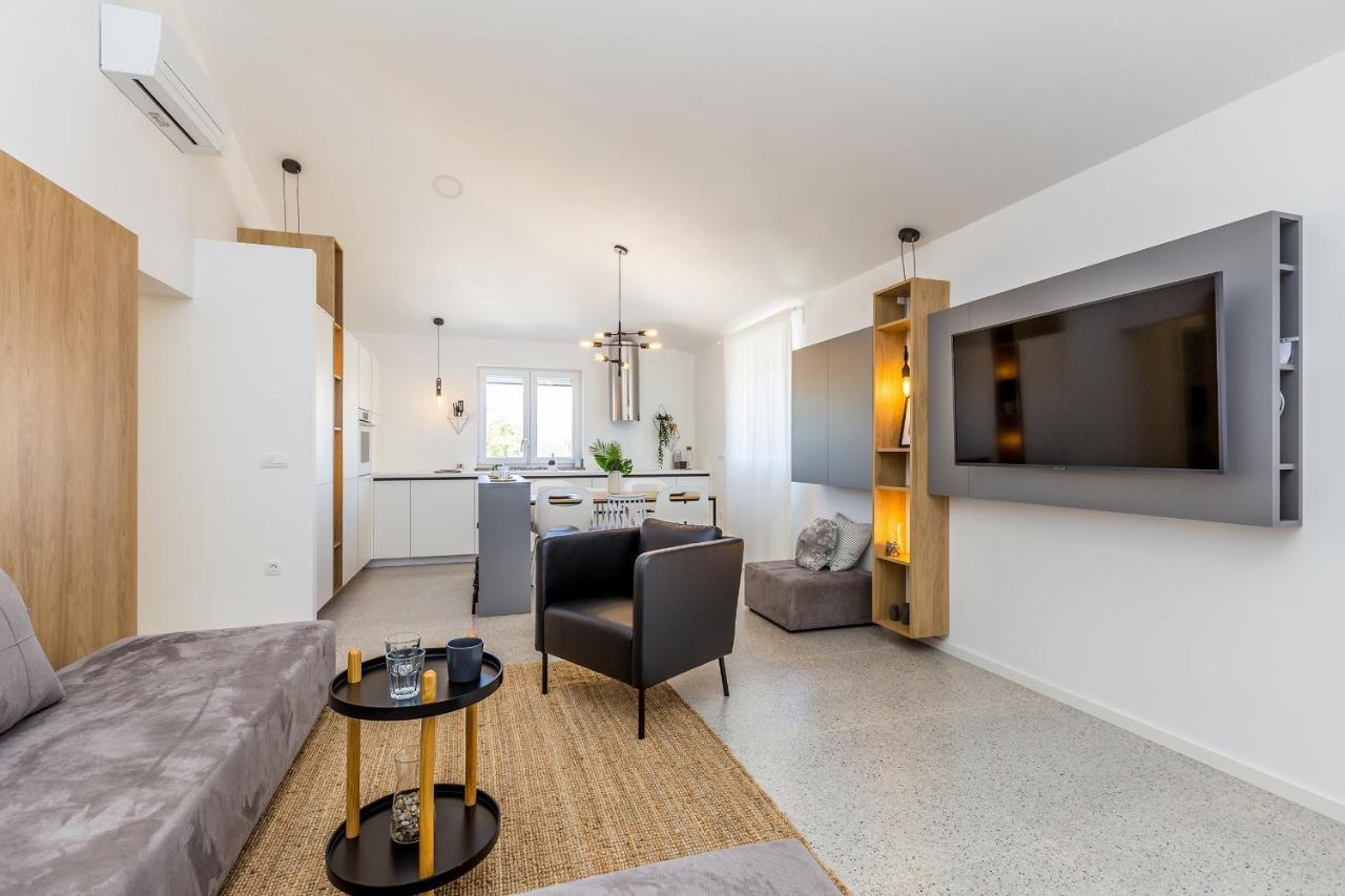 Apartment Laurus Salatić Exteriör bild