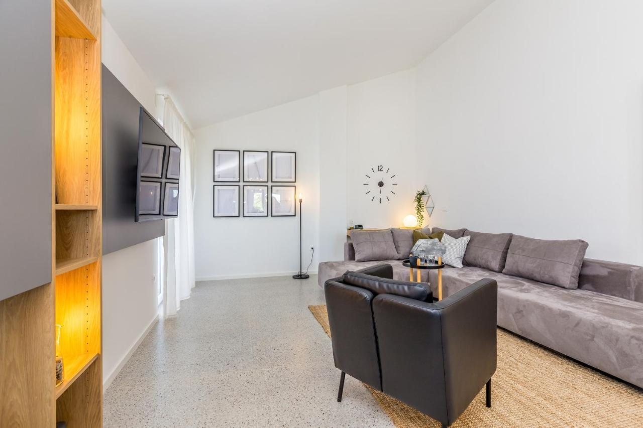 Apartment Laurus Salatić Exteriör bild